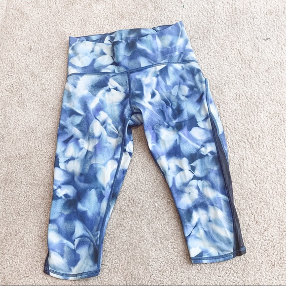 lululemon athletica Pants - Lululemon blue train times crop 17” leggings